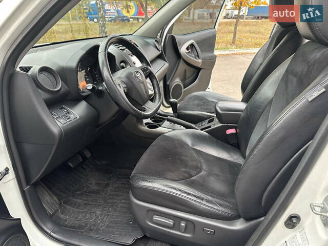 Белый Тойота РАВ 4, объемом двигателя 2 л и пробегом 186 тыс. км за 12999 $, фото 13 на Automoto.ua