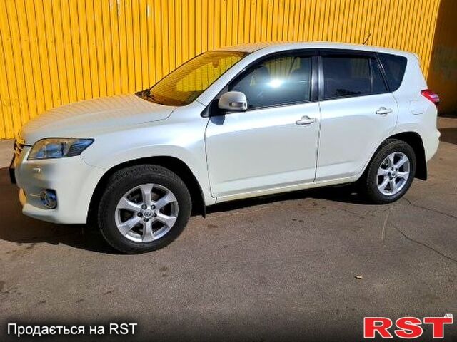 Білий Тойота РАВ 4, об'ємом двигуна 2 л та пробігом 140 тис. км за 13900 $, фото 1 на Automoto.ua
