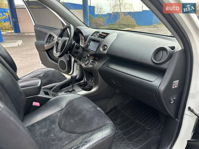 Белый Тойота РАВ 4, объемом двигателя 2 л и пробегом 186 тыс. км за 12999 $, фото 24 на Automoto.ua