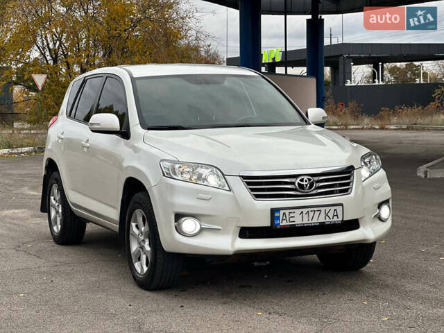 Белый Тойота РАВ 4, объемом двигателя 2 л и пробегом 186 тыс. км за 12999 $, фото 2 на Automoto.ua
