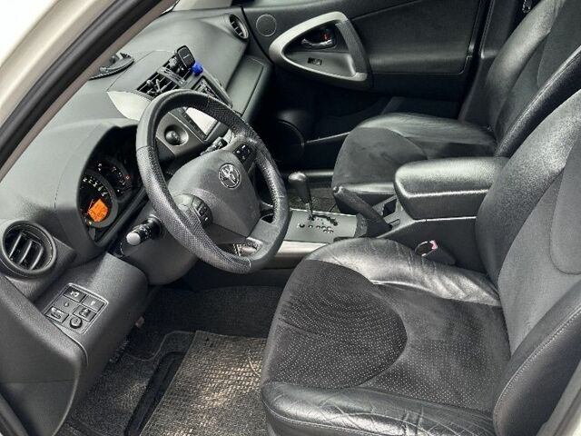 Белый Тойота РАВ 4, объемом двигателя 2.2 л и пробегом 153 тыс. км за 13900 $, фото 13 на Automoto.ua