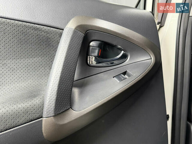 Белый Тойота РАВ 4, объемом двигателя 1.99 л и пробегом 157 тыс. км за 14200 $, фото 52 на Automoto.ua