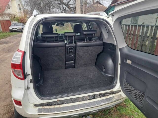 Белый Тойота РАВ 4, объемом двигателя 2.2 л и пробегом 300 тыс. км за 11000 $, фото 12 на Automoto.ua