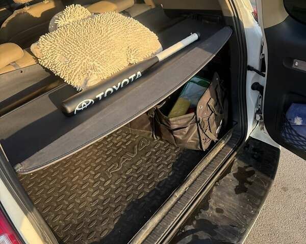 Белый Тойота РАВ 4, объемом двигателя 1.99 л и пробегом 110 тыс. км за 16500 $, фото 5 на Automoto.ua