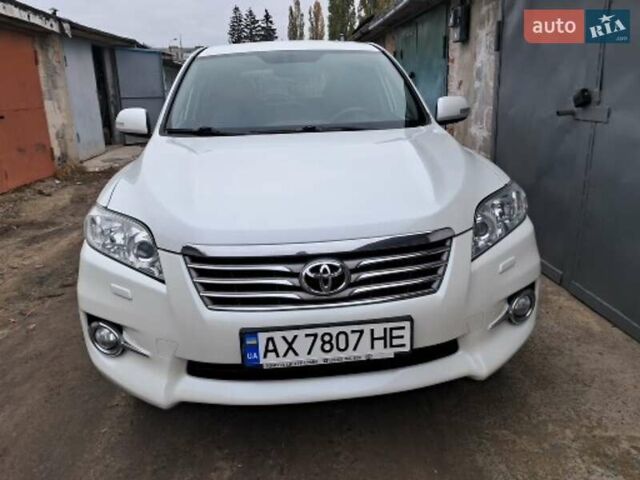 Білий Тойота РАВ 4, об'ємом двигуна 1.99 л та пробігом 140 тис. км за 13700 $, фото 1 на Automoto.ua