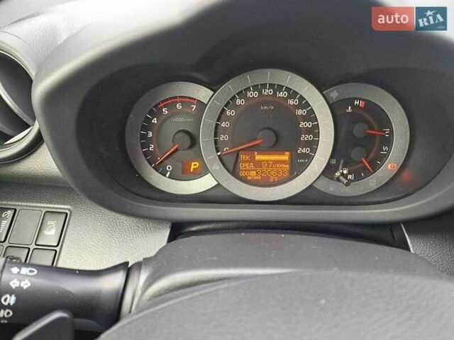 Белый Тойота РАВ 4, объемом двигателя 2.2 л и пробегом 300 тыс. км за 11000 $, фото 7 на Automoto.ua