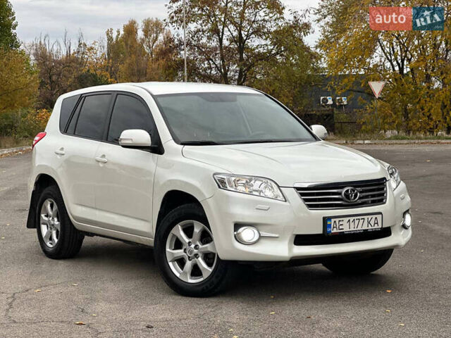 Белый Тойота РАВ 4, объемом двигателя 2 л и пробегом 186 тыс. км за 12999 $, фото 1 на Automoto.ua
