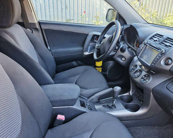 Білий Тойота РАВ 4, об'ємом двигуна 2 л та пробігом 278 тис. км за 11500 $, фото 3 на Automoto.ua