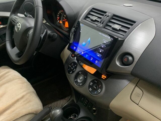 Белый Тойота РАВ 4, объемом двигателя 2 л и пробегом 136 тыс. км за 12900 $, фото 4 на Automoto.ua