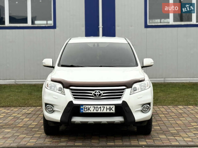 Белый Тойота РАВ 4, объемом двигателя 2 л и пробегом 139 тыс. км за 12999 $, фото 1 на Automoto.ua