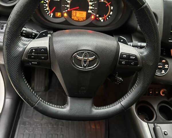 Белый Тойота РАВ 4, объемом двигателя 2 л и пробегом 186 тыс. км за 12999 $, фото 18 на Automoto.ua