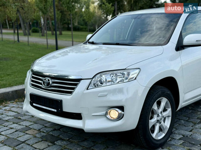 Белый Тойота РАВ 4, объемом двигателя 2 л и пробегом 112 тыс. км за 13900 $, фото 4 на Automoto.ua