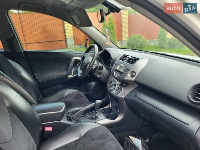 Белый Тойота РАВ 4, объемом двигателя 1.99 л и пробегом 231 тыс. км за 12500 $, фото 71 на Automoto.ua