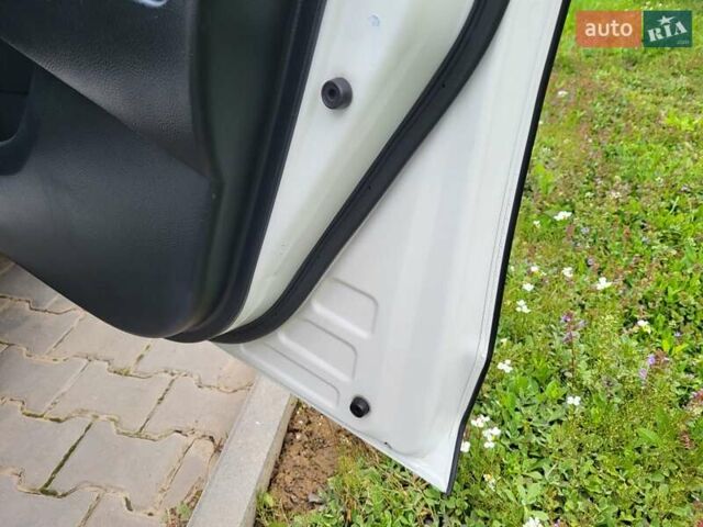 Белый Тойота РАВ 4, объемом двигателя 1.99 л и пробегом 231 тыс. км за 12500 $, фото 79 на Automoto.ua