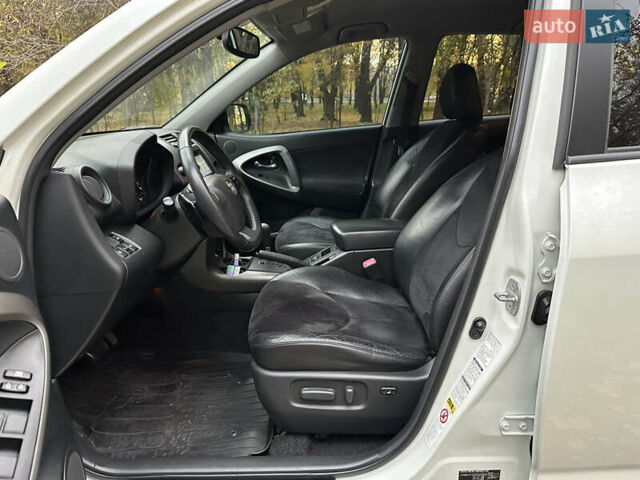 Белый Тойота РАВ 4, объемом двигателя 2 л и пробегом 186 тыс. км за 12999 $, фото 23 на Automoto.ua