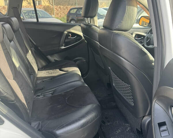 Білий Тойота РАВ 4, об'ємом двигуна 2 л та пробігом 190 тис. км за 12999 $, фото 23 на Automoto.ua