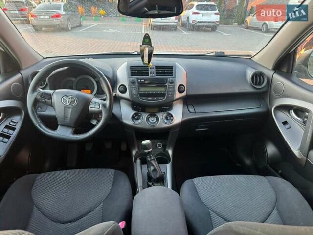 Білий Тойота РАВ 4, об'ємом двигуна 2.23 л та пробігом 281 тис. км за 7999 $, фото 35 на Automoto.ua