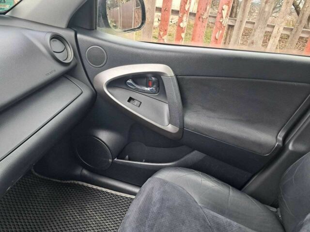 Белый Тойота РАВ 4, объемом двигателя 2.2 л и пробегом 300 тыс. км за 11000 $, фото 6 на Automoto.ua