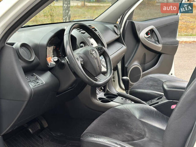 Белый Тойота РАВ 4, объемом двигателя 2 л и пробегом 186 тыс. км за 12999 $, фото 10 на Automoto.ua