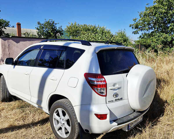 Білий Тойота РАВ 4, об'ємом двигуна 2 л та пробігом 278 тис. км за 11500 $, фото 2 на Automoto.ua