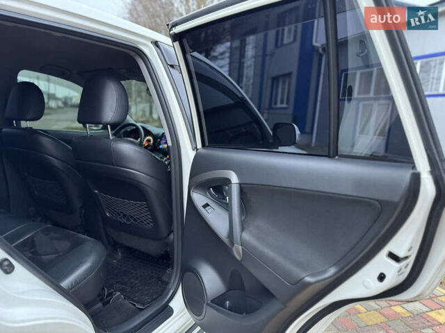 Белый Тойота РАВ 4, объемом двигателя 2 л и пробегом 139 тыс. км за 12999 $, фото 10 на Automoto.ua