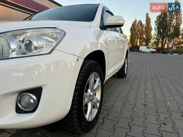 Білий Тойота РАВ 4, об'ємом двигуна 2.23 л та пробігом 281 тис. км за 7999 $, фото 5 на Automoto.ua