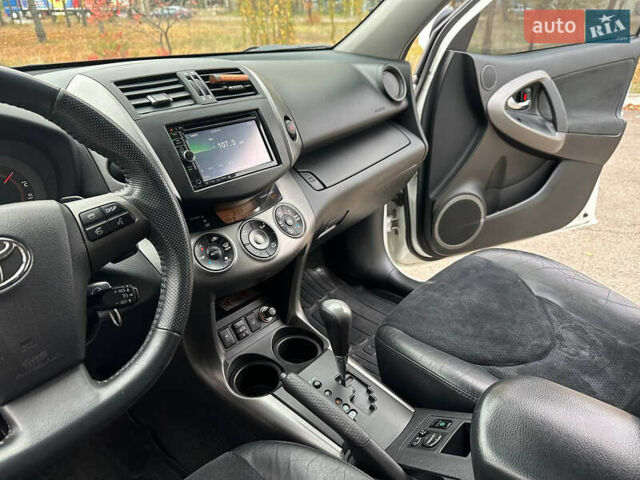 Белый Тойота РАВ 4, объемом двигателя 2 л и пробегом 186 тыс. км за 12999 $, фото 15 на Automoto.ua