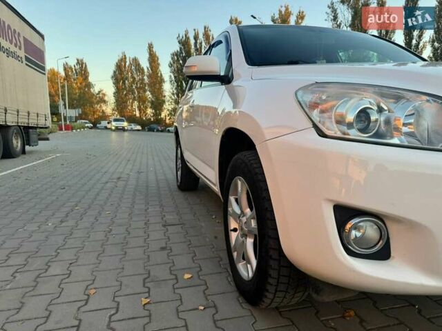 Білий Тойота РАВ 4, об'ємом двигуна 2.23 л та пробігом 281 тис. км за 7999 $, фото 6 на Automoto.ua