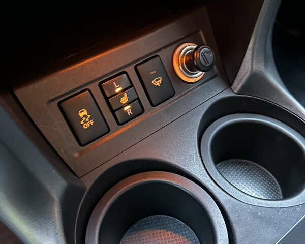 Белый Тойота РАВ 4, объемом двигателя 2 л и пробегом 186 тыс. км за 12999 $, фото 16 на Automoto.ua