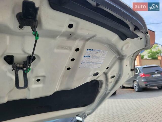 Белый Тойота РАВ 4, объемом двигателя 1.99 л и пробегом 231 тыс. км за 12500 $, фото 113 на Automoto.ua
