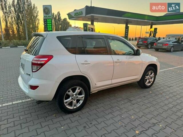Білий Тойота РАВ 4, об'ємом двигуна 2.23 л та пробігом 281 тис. км за 7999 $, фото 8 на Automoto.ua