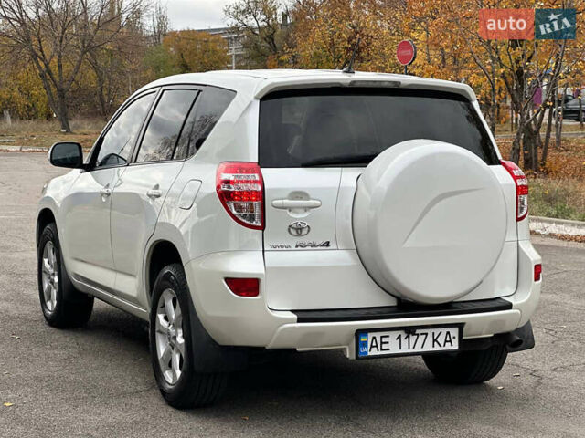 Белый Тойота РАВ 4, объемом двигателя 2 л и пробегом 186 тыс. км за 12999 $, фото 8 на Automoto.ua