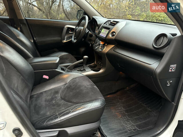 Белый Тойота РАВ 4, объемом двигателя 2 л и пробегом 186 тыс. км за 12999 $, фото 26 на Automoto.ua