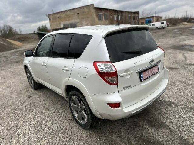 Белый Тойота РАВ 4, объемом двигателя 2.2 л и пробегом 153 тыс. км за 13900 $, фото 2 на Automoto.ua