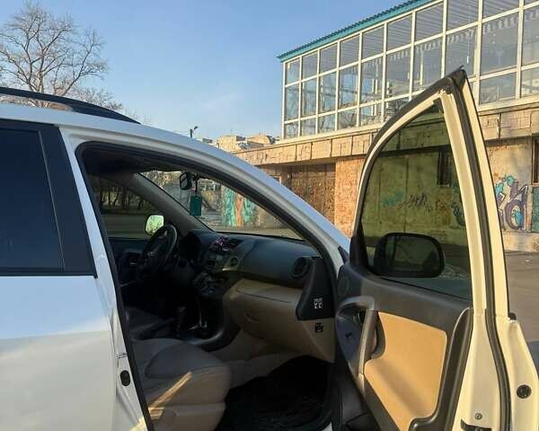 Белый Тойота РАВ 4, объемом двигателя 1.99 л и пробегом 110 тыс. км за 15500 $, фото 11 на Automoto.ua