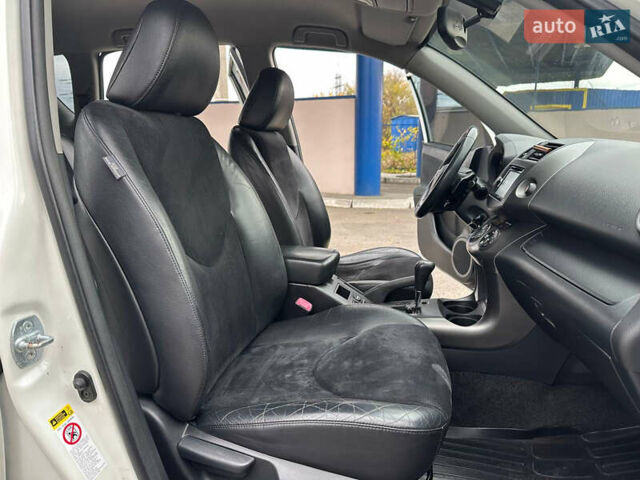 Белый Тойота РАВ 4, объемом двигателя 2 л и пробегом 186 тыс. км за 12999 $, фото 26 на Automoto.ua