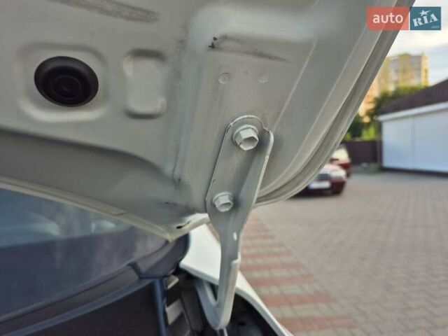 Белый Тойота РАВ 4, объемом двигателя 2 л и пробегом 86 тыс. км за 14350 $, фото 77 на Automoto.ua