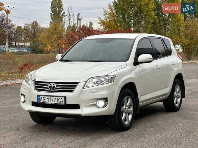 Белый Тойота РАВ 4, объемом двигателя 2 л и пробегом 186 тыс. км за 12999 $, фото 3 на Automoto.ua