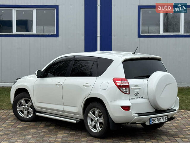 Белый Тойота РАВ 4, объемом двигателя 2 л и пробегом 139 тыс. км за 12999 $, фото 4 на Automoto.ua
