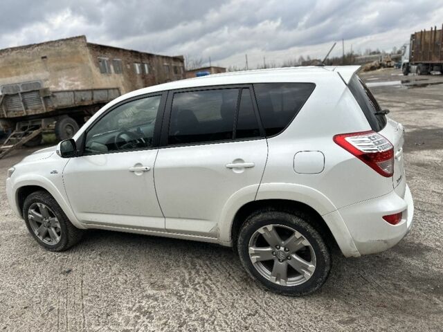 Белый Тойота РАВ 4, объемом двигателя 2.2 л и пробегом 153 тыс. км за 13900 $, фото 4 на Automoto.ua