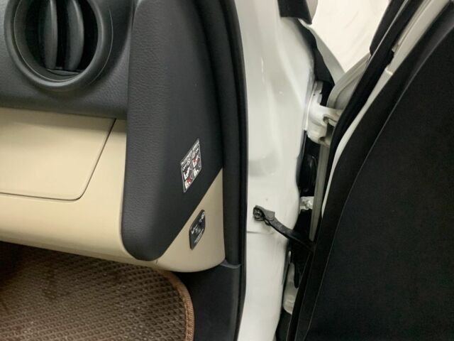 Белый Тойота РАВ 4, объемом двигателя 2 л и пробегом 136 тыс. км за 12900 $, фото 6 на Automoto.ua