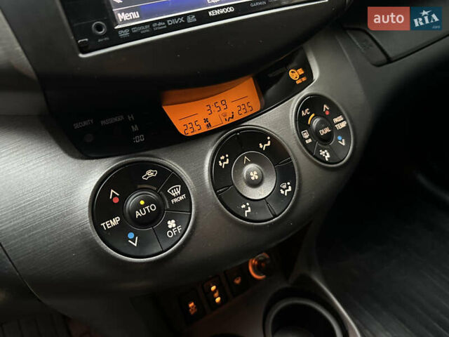 Белый Тойота РАВ 4, объемом двигателя 2 л и пробегом 186 тыс. км за 12999 $, фото 15 на Automoto.ua