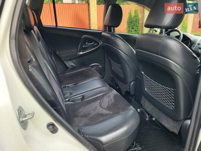 Белый Тойота РАВ 4, объемом двигателя 1.99 л и пробегом 231 тыс. км за 12500 $, фото 86 на Automoto.ua