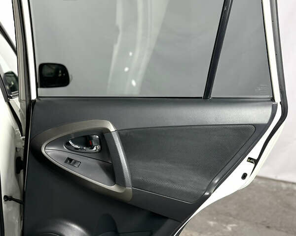 Белый Тойота РАВ 4, объемом двигателя 1.99 л и пробегом 157 тыс. км за 14200 $, фото 47 на Automoto.ua