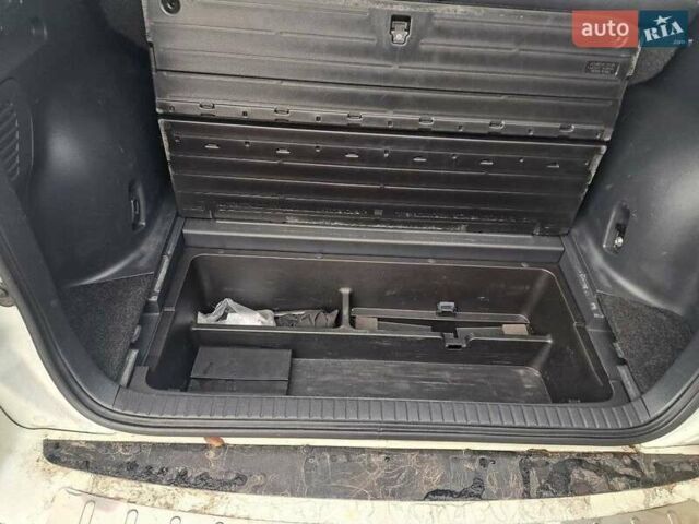 Белый Тойота РАВ 4, объемом двигателя 2.2 л и пробегом 300 тыс. км за 11000 $, фото 12 на Automoto.ua