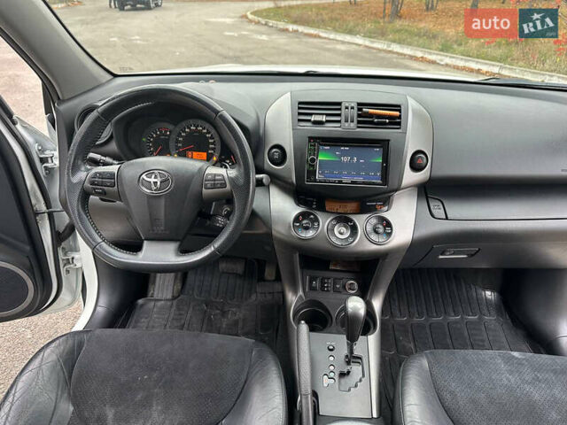 Белый Тойота РАВ 4, объемом двигателя 2 л и пробегом 186 тыс. км за 12999 $, фото 31 на Automoto.ua