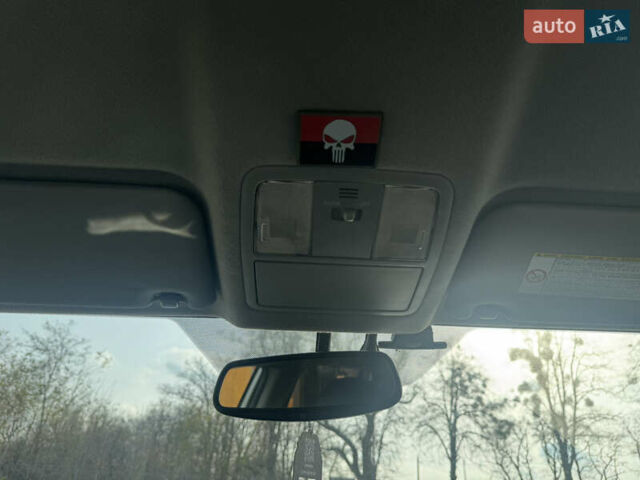 Білий Тойота РАВ 4, об'ємом двигуна 2 л та пробігом 190 тис. км за 12999 $, фото 29 на Automoto.ua