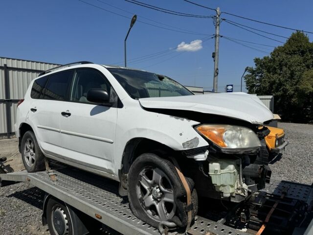 Білий Тойота РАВ 4, об'ємом двигуна 2.4 л та пробігом 230 тис. км за 4300 $, фото 5 на Automoto.ua