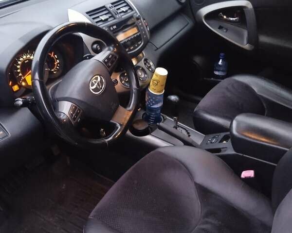 Белый Тойота РАВ 4, объемом двигателя 2.2 л и пробегом 200 тыс. км за 13999 $, фото 9 на Automoto.ua