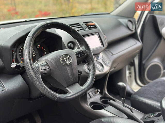 Белый Тойота РАВ 4, объемом двигателя 2 л и пробегом 186 тыс. км за 12999 $, фото 12 на Automoto.ua